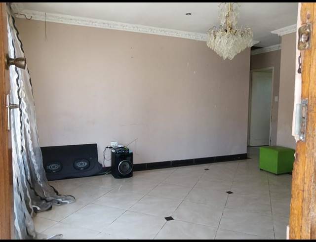 3 BEDROOM HOUSE FOR SALE IN KWAMASHU